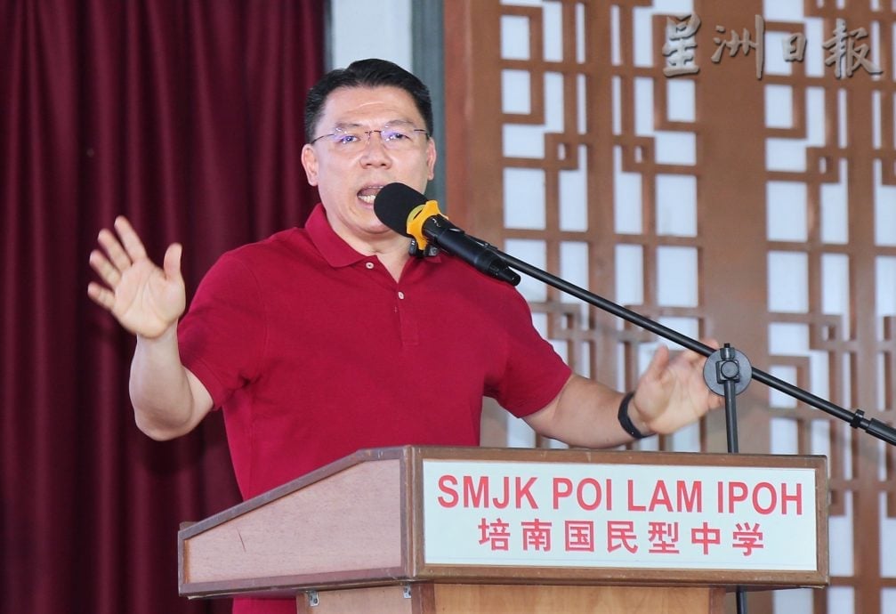 首相主持霹最大型助学金仪式 倪可敏：今明年共7500学生受惠