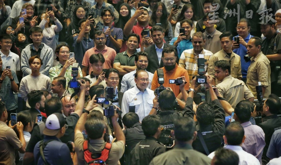 霹青年教育发展受重视 正副首相旋风亮相8活动 