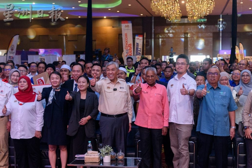 霹青年教育发展受重视 正副首相旋风亮相8活动 