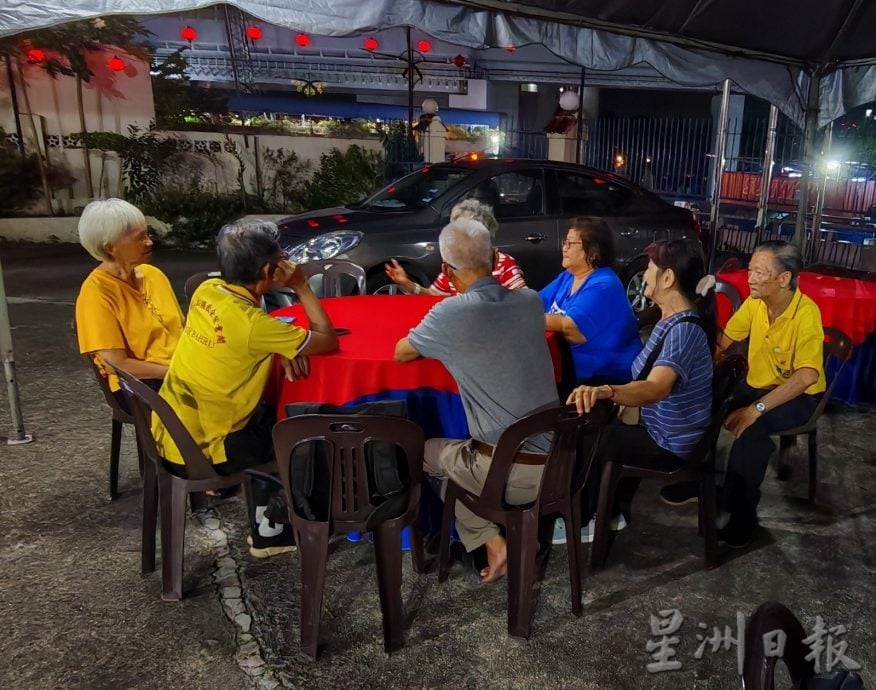 (已签发)柔:新山锦堂花园居民庆中秋 土地被收购恐旧日不再