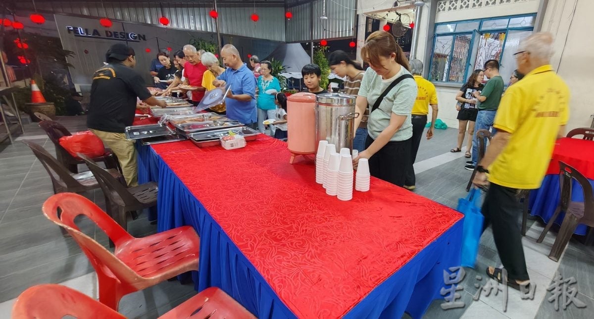 (已签发)柔:新山锦堂花园居民庆中秋 土地被收购恐旧日不再