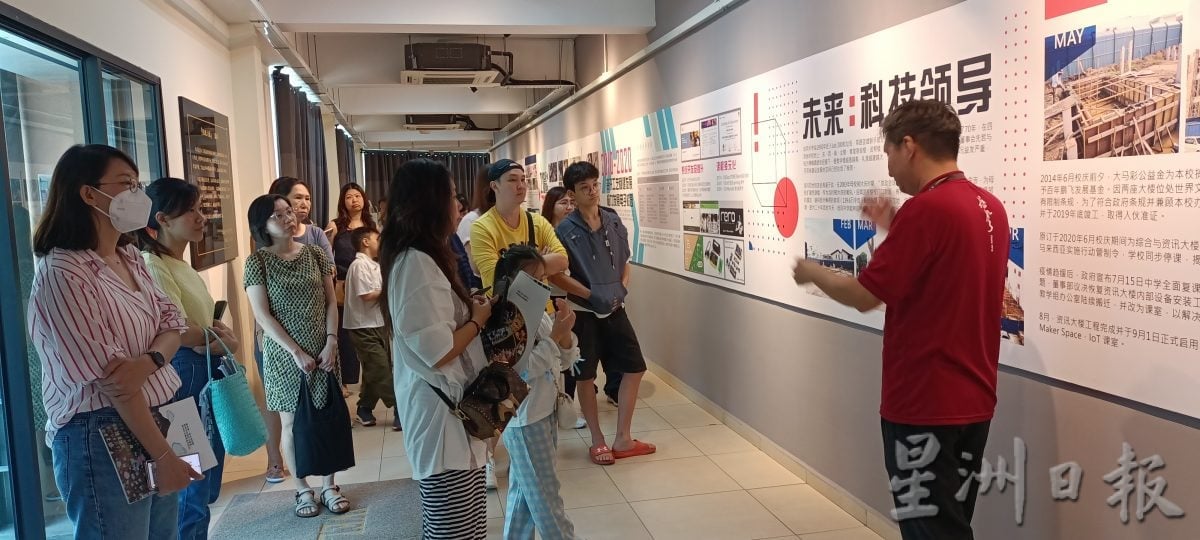 (古城封面副文)423名学生参加入学考试