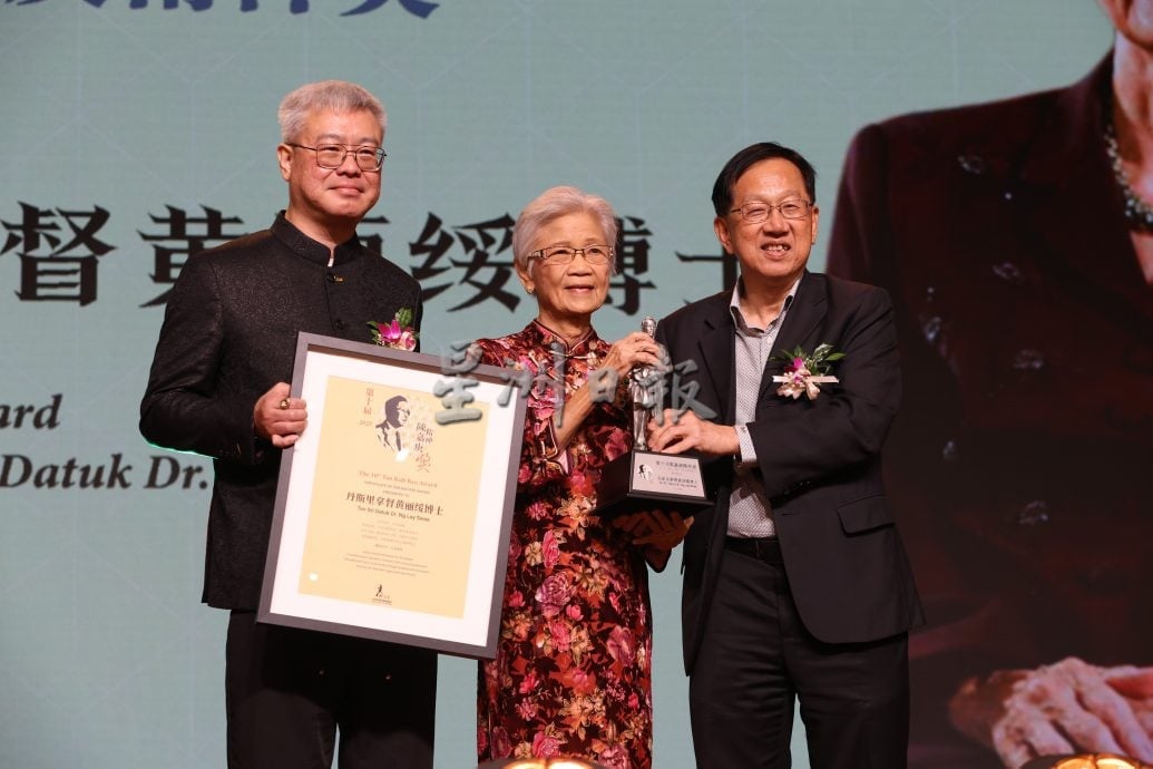 视频 | 13日见报/暖势力∕黄丽绥奉献拉曼36载 筑起教育精神丰碑