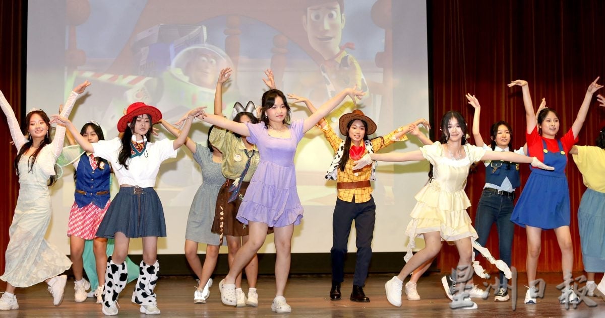 怡圣母中学毕业晚宴 陈佩妮吁学生考量当老师