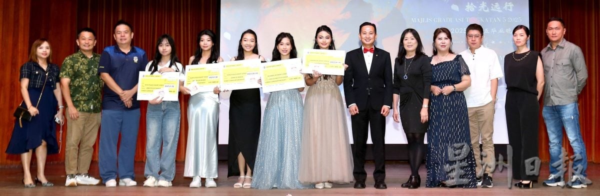 怡圣母中学毕业晚宴 陈佩妮吁学生考量当老师