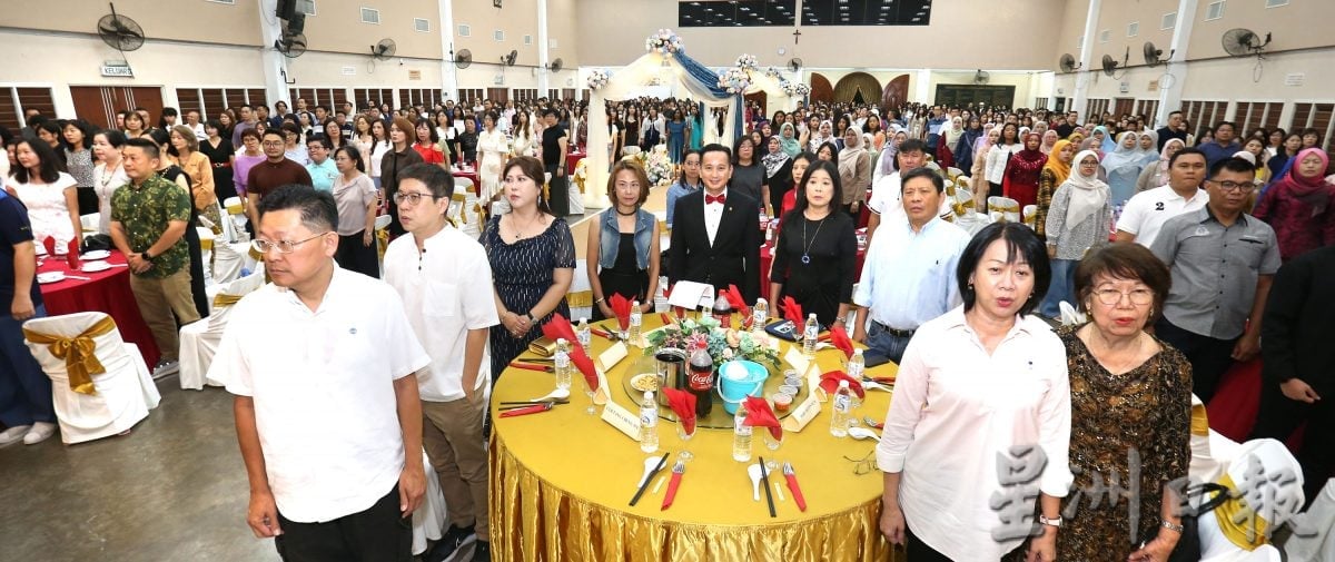 怡圣母中学毕业晚宴 陈佩妮吁学生考量当老师