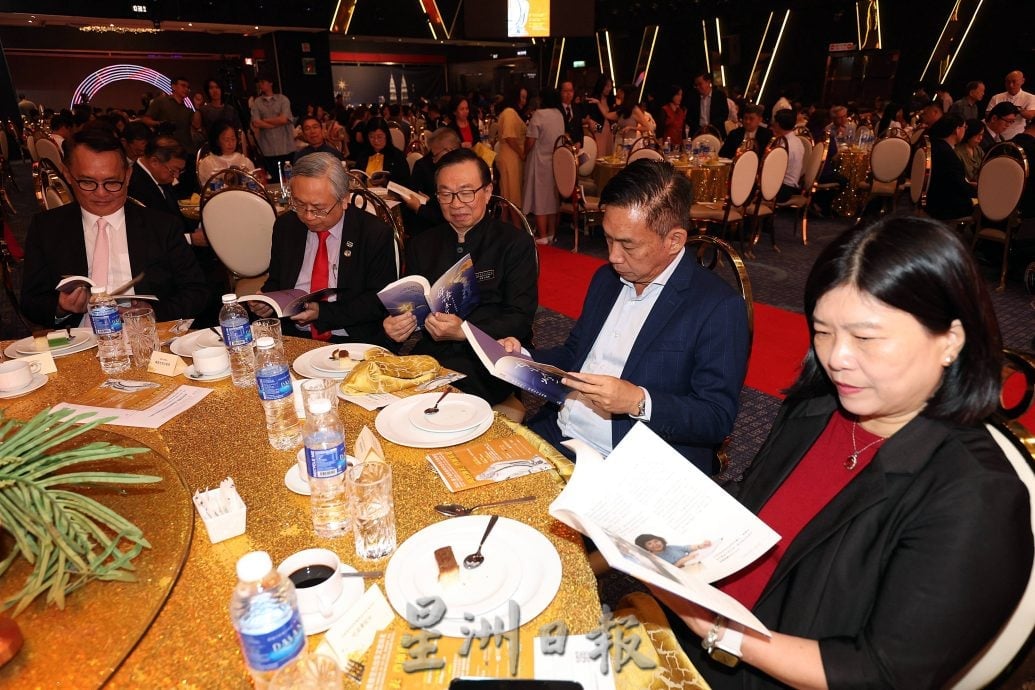 第10届吴德芳杰出华文教师奖暨教师奖十周年特辑推介礼 | 益华华小落足怡保 黄家和:政府史上首度将华小列入财案与5年发展计划