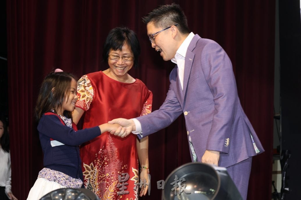 第10届吴德芳杰出华文教师奖暨教师奖十周年特辑推介礼 | 益华华小落足怡保 黄家和:政府史上首度将华小列入财案与5年发展计划