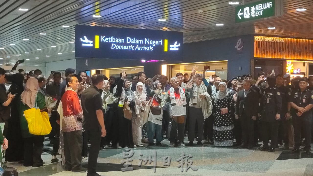 旺姐机场亲迎 9大马人平安回家