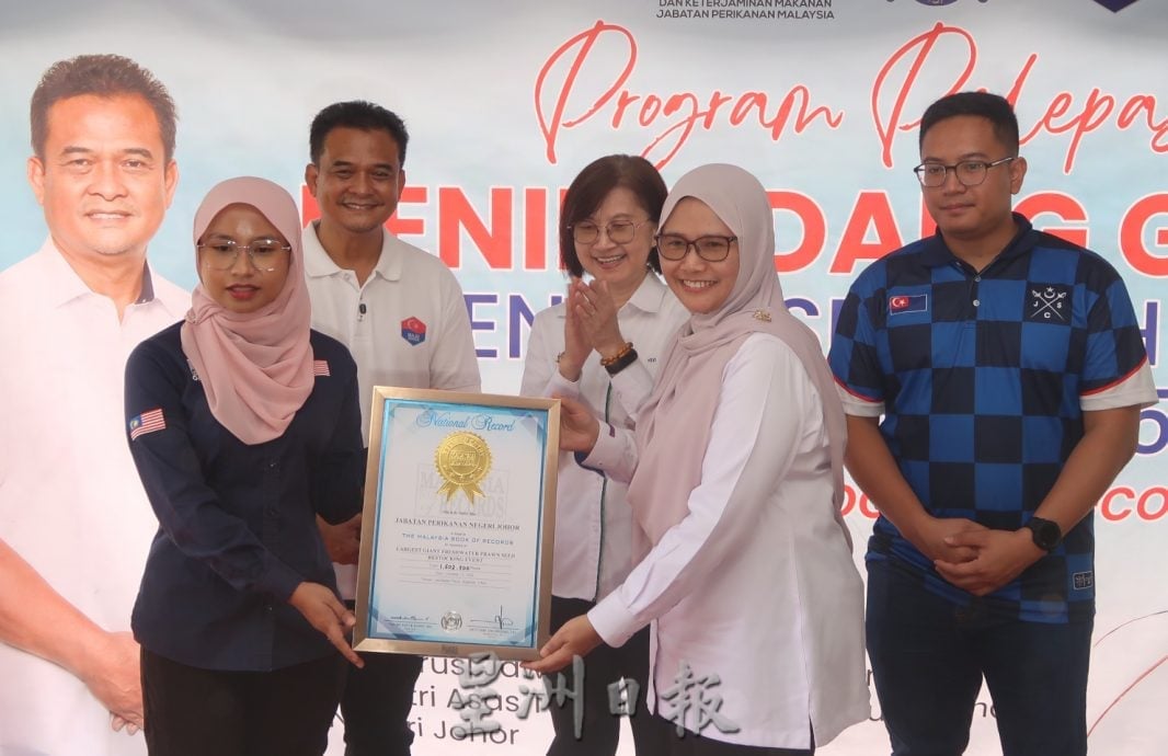 全柔7县同步野放虾苗   160万只创大马纪录