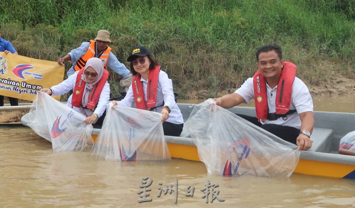 全柔7县同步野放虾苗   160万只创大马纪录