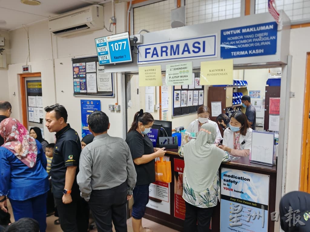 (古城封面主文)武吉南眉诊所提升尚待拨款,对面已征用空地设临时停车场,解决停车位不足问题