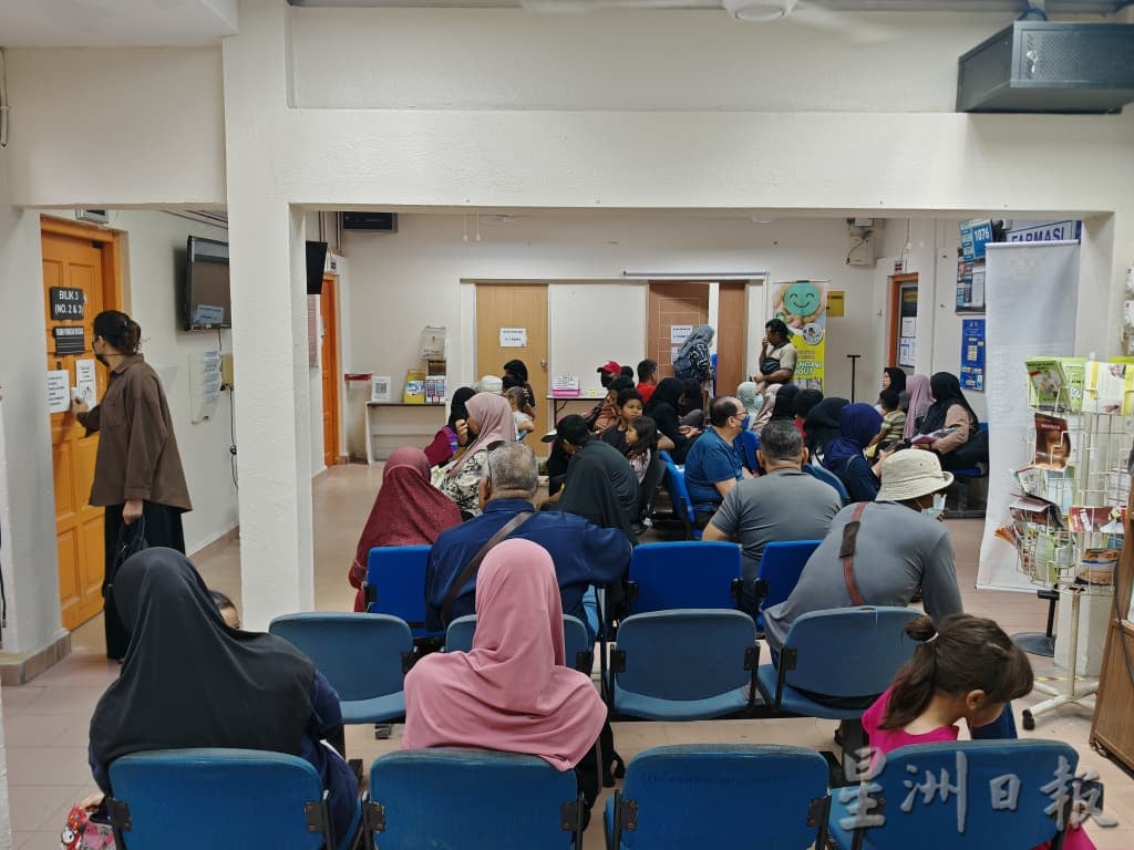 (古城封面主文)武吉南眉诊所提升尚待拨款,对面已征用空地设临时停车场,解决停车位不足问题