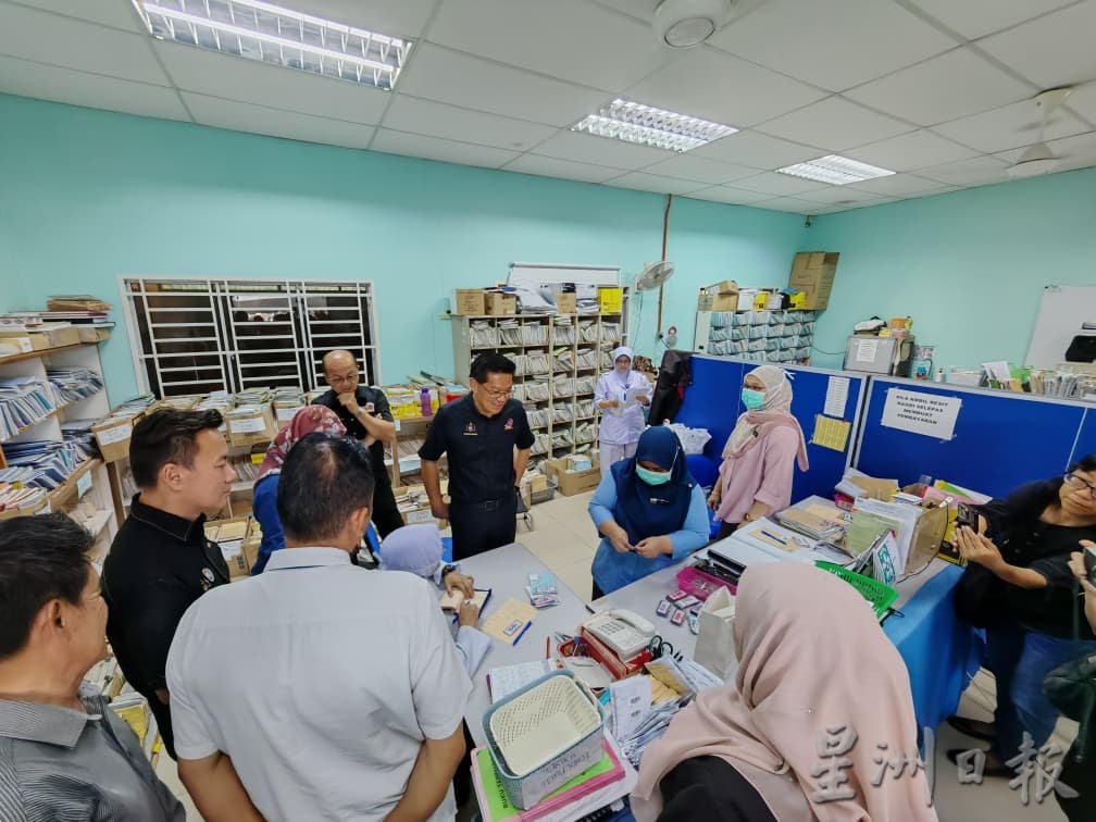 (古城封面主文)武吉南眉诊所提升尚待拨款,对面已征用空地设临时停车场,解决停车位不足问题