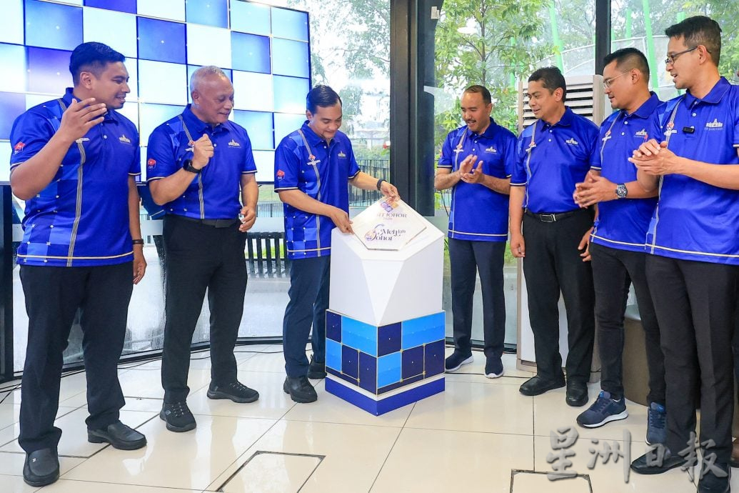 **已签发**柔：封面：2026柔旅游年Meh Lah Johor  吉祥物是马来亚虎Cuping和Jucy