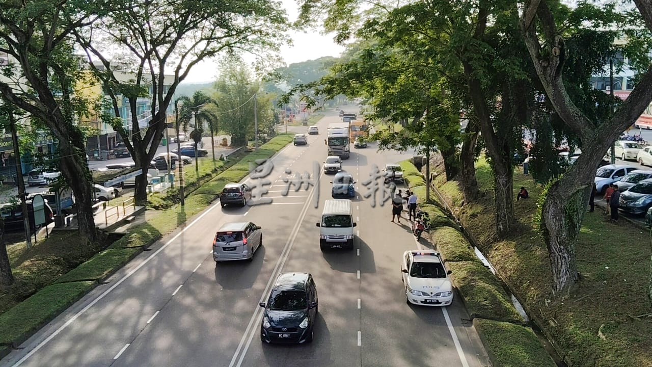 **已签发**柔：第二版头：民生特工队〡古来21哩大路车祸频仍 　商民促当局改善危险路段