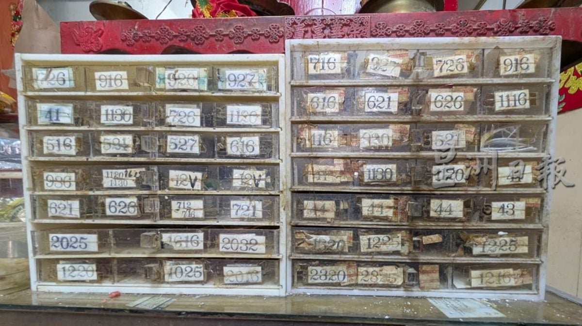 霹：15日见报∕封底主文∕老店寻踪｜华新兄弟钟表笔行