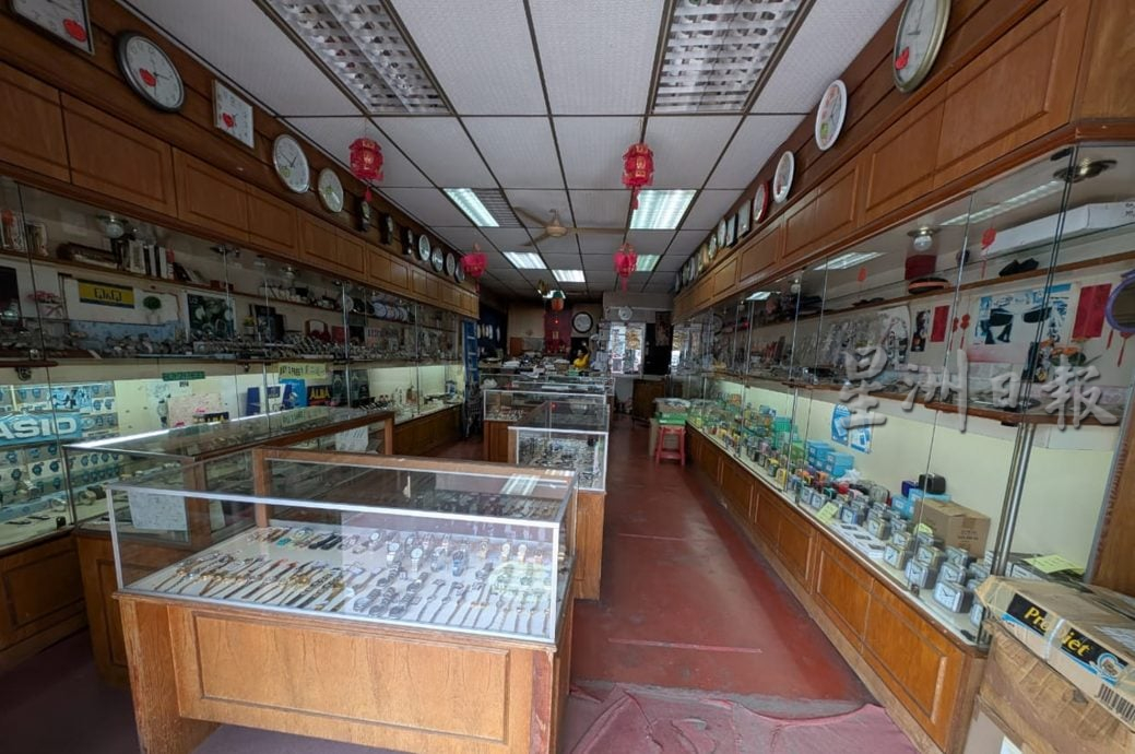 霹：15日见报∕封底主文∕老店寻踪｜华新兄弟钟表笔行