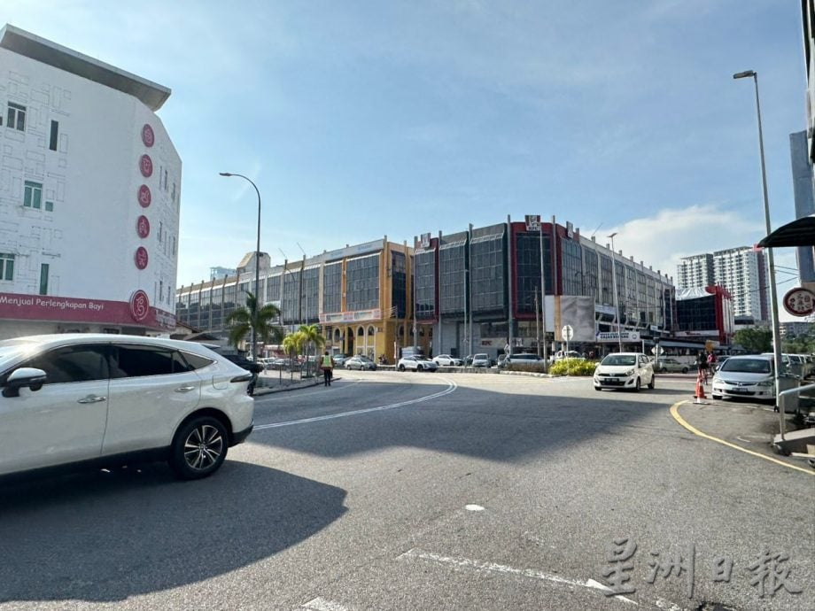 (古城封面主文)摩托车脚车骑士逆行行驶 威胁公路使用者的安全