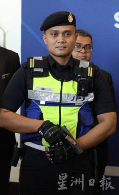 陆兆福 -陆路交通局执法人员将佩戴随身摄像头 