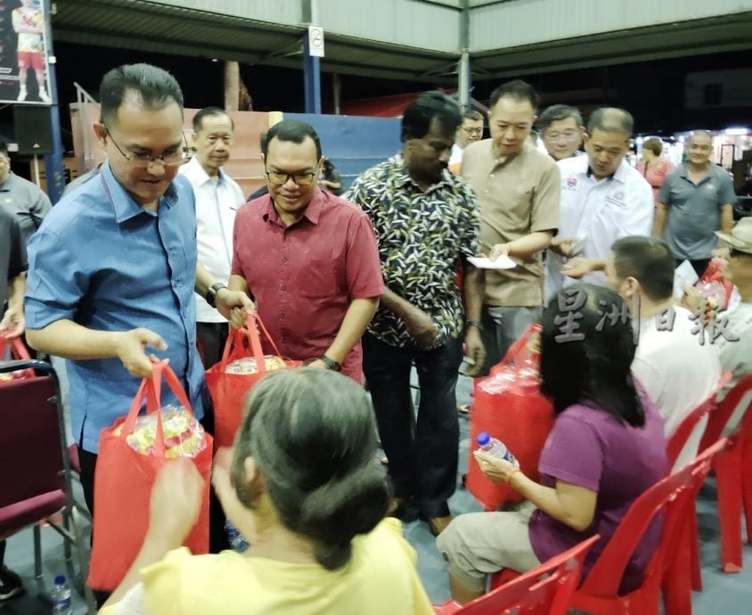 **已签发**柔：显刊：柔食物篮援助计划 武吉南宁区103华裔居民受惠