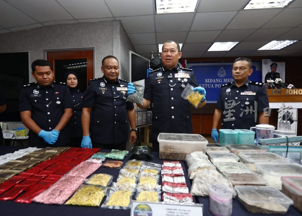 **已签发**柔：第三头：柔警捣毁毒品加工点   起获市值533万毒品逮4男