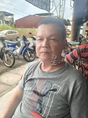 **已签发**柔︰封面:三合港怪味真相大白!原来是油棕园里发酵技术治树病