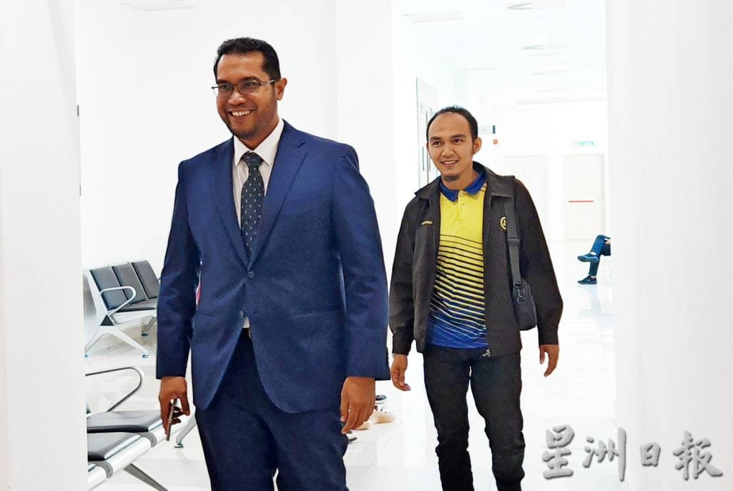 (全国版)玻大臣儿舞弊案续审 被告律师申请撤销控状