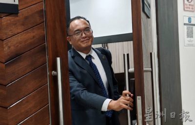 (全国版)玻大臣儿舞弊案续审 被告律师申请撤销控状