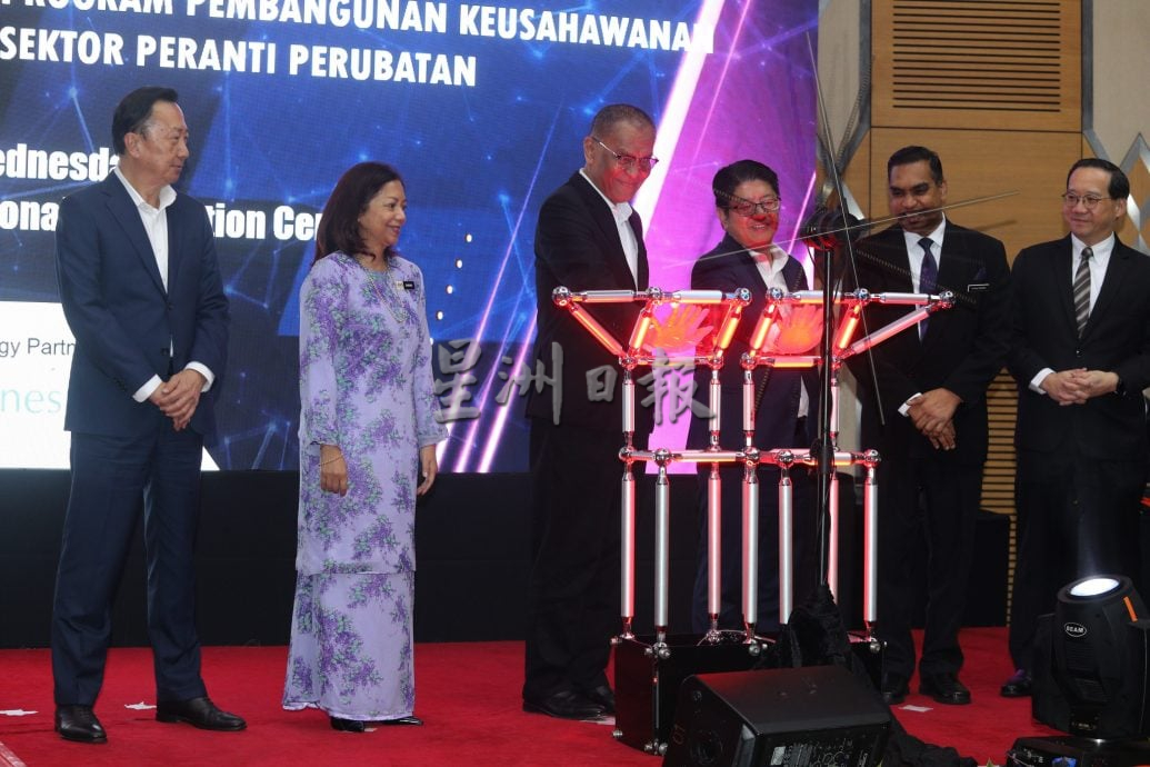 请删短//卫生部长拿督斯里祖基菲里