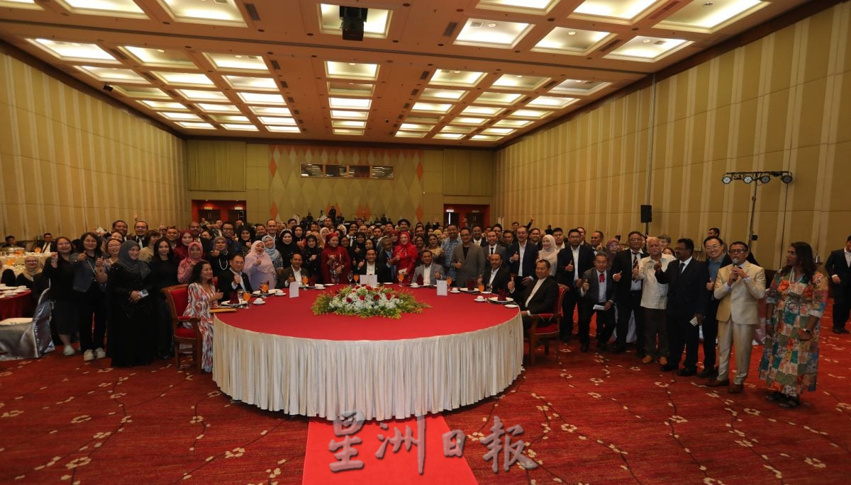 **已签发**柔:封面:媒体是重要战略伙伴  大臣吁联手推动柔佛迈2030愿景