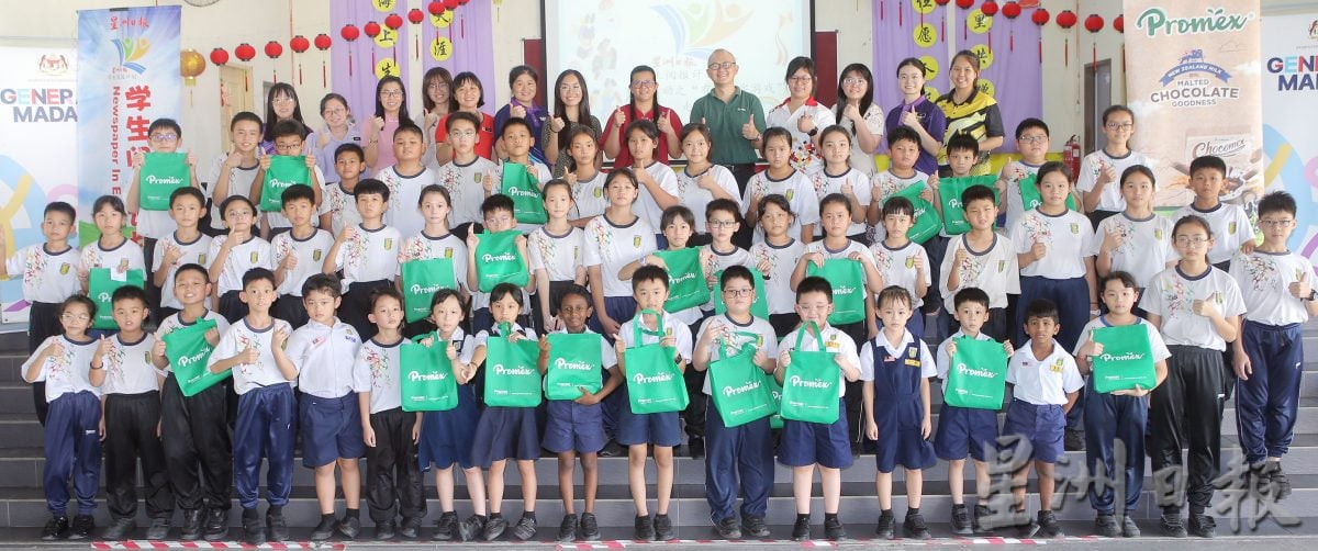 阅报计划“有奖填字游戏”走入2校 学生踊跃抢答气氛热烈