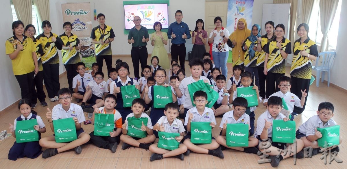 霹／版头／阅报计划“有奖填字游戏”走入2校 学生踊跃抢答气氛热烈