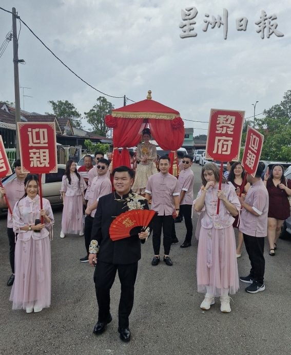 （已签发）柔：哥打新人花轿迎亲   为现代婚礼融入先辈仪式感   