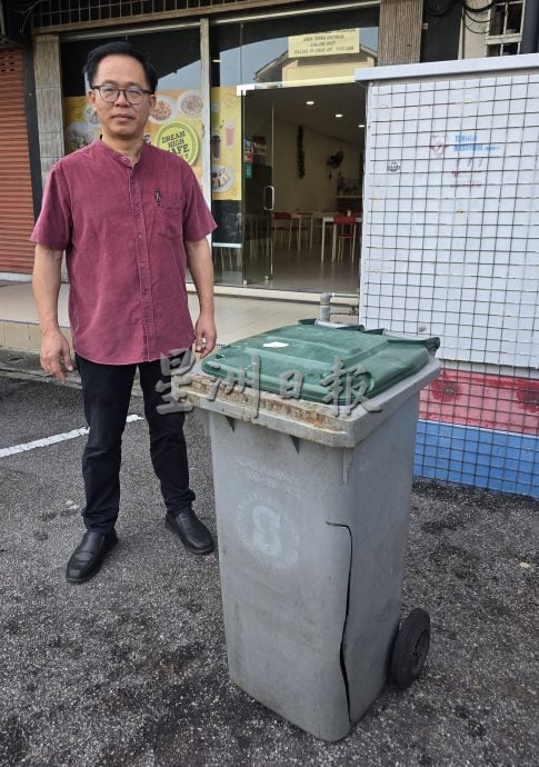 (古城第二版主文)一排11间店铺竟共用一垃圾桶 衍生卫生问题