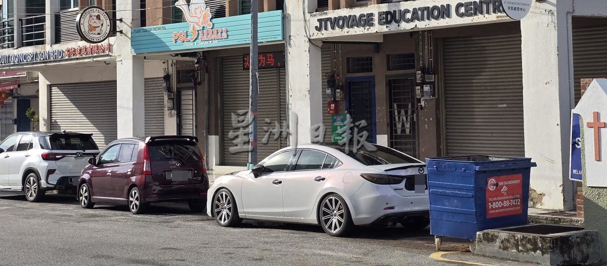 (古城第二版主文)一排11间店铺竟共用一垃圾桶 衍生卫生问题