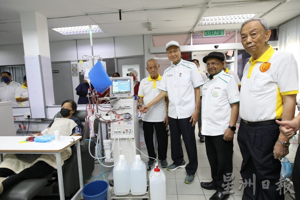 大都会/早报头/绿盛世基金会捐赠洗肾机给安邦九皇爷基金会洗肾中心