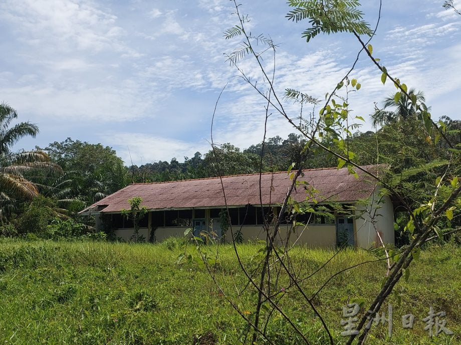 设定5pm发布(大北马)村镇记事-6 武吉美拉昔日小镇渐被遗忘 龙鱼产地 湖中鉄轨 湖镇乐园 带旺武吉美拉名气