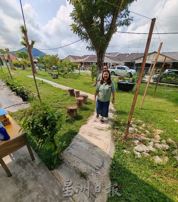 善心美事〡峇进步花园居民齐心,开辟果菜园美化社区
