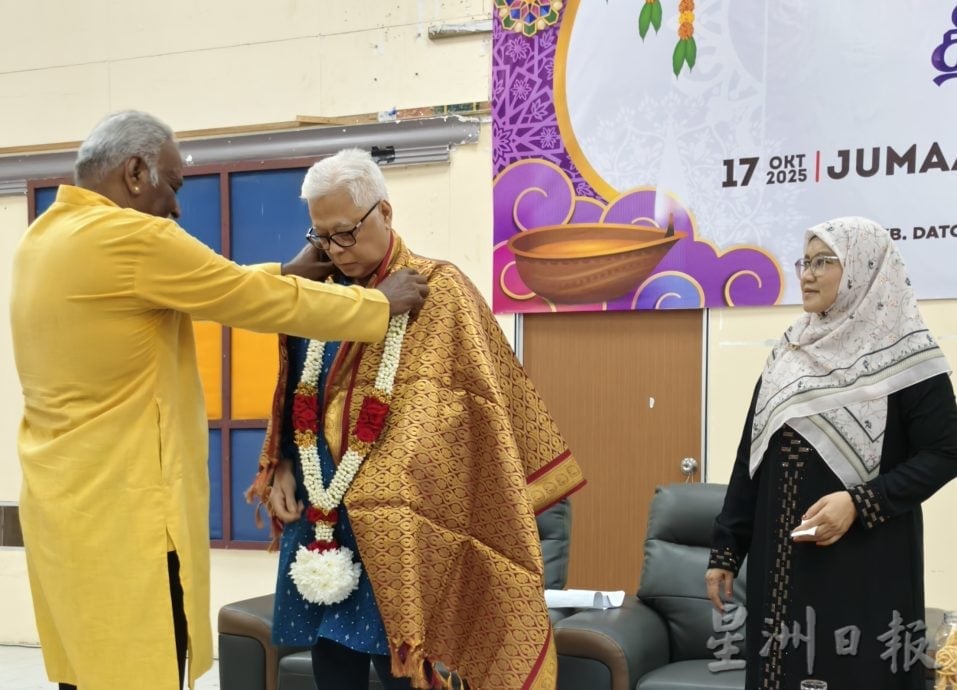 东:百乐国会议员依斯迈沙比利派屠妖节援助金350人受惠