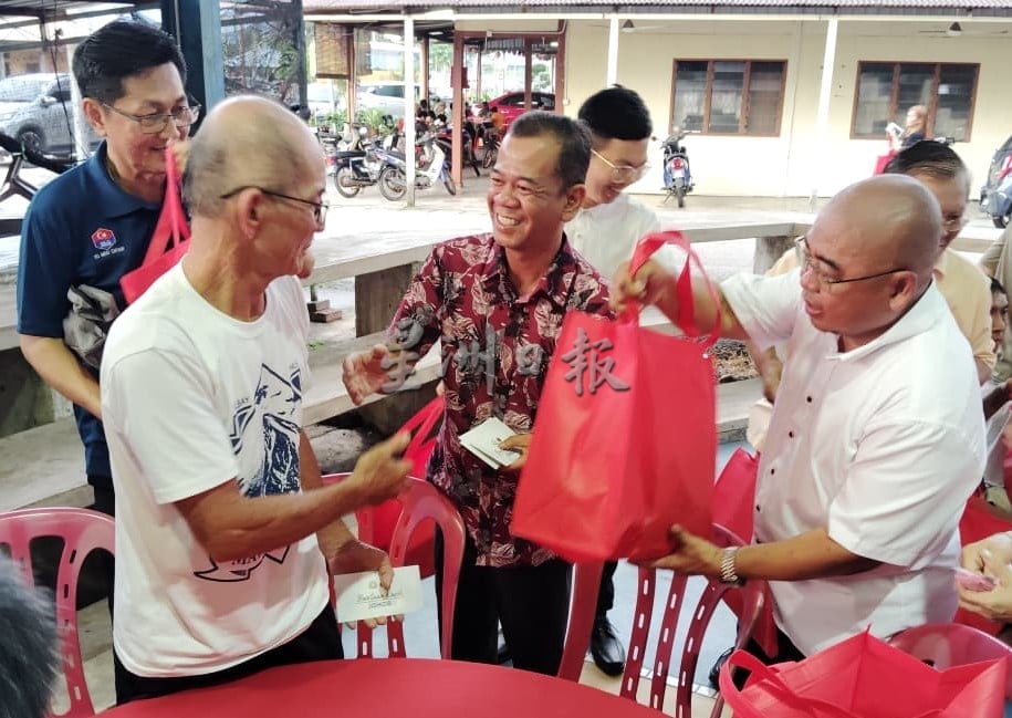 已签发 柔:柔州发展亮眼 沙利翰吁民众继续支持州政府