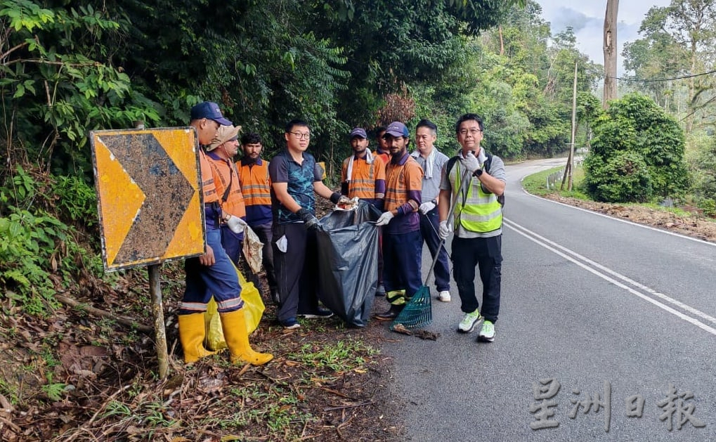 东:(已签发)120名志工情人瀑布路段大扫除