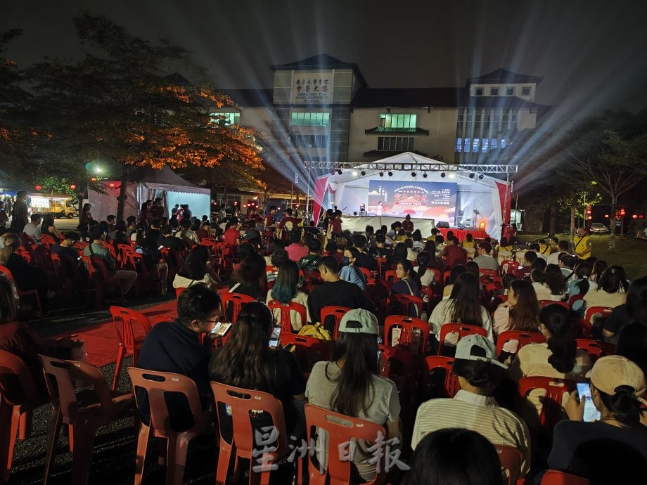 已签发 柔:校园版头:动员108名学生工委筹办,南方大学学院庆中秋展现学生领导力