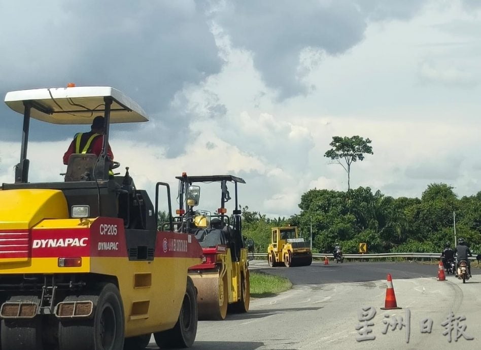 东：十号联邦公路铺路开放单道引起堵车