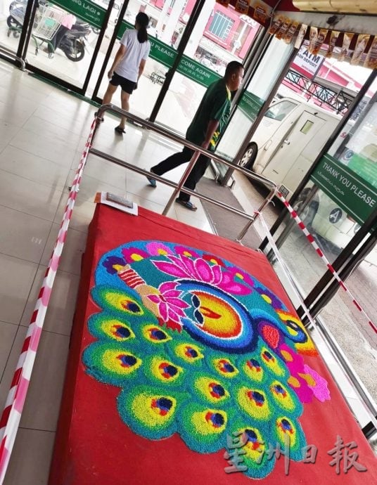 东:超市门面米粒艺术迎接屠妖节