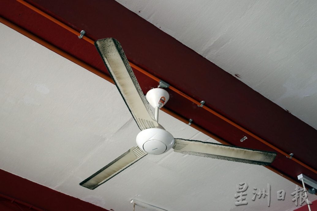 李三路小贩中心卫生恶化,承包商换了又换仍无改善