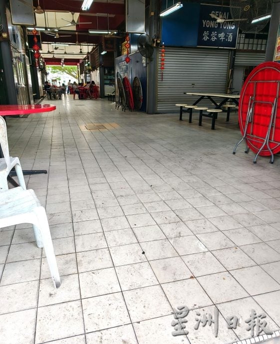 李三路小贩中心卫生恶化,承包商换了又换仍无改善