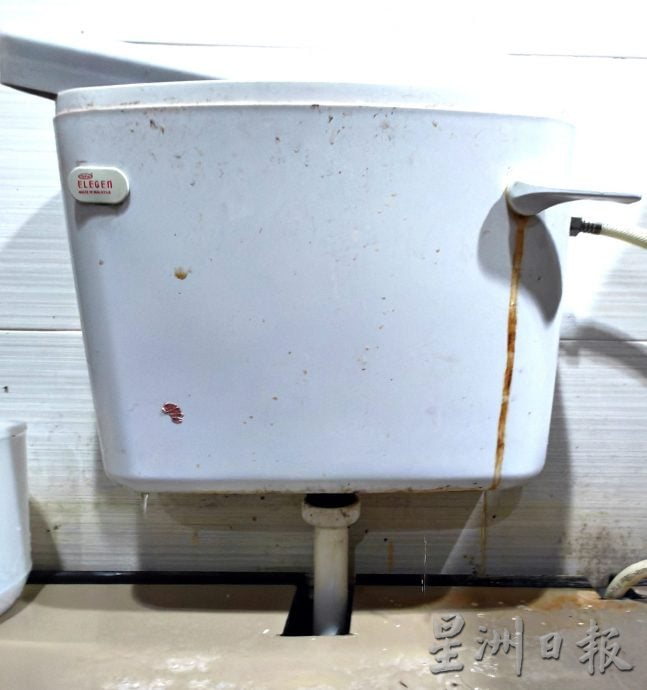 李三路小贩中心卫生恶化,承包商换了又换仍无改善