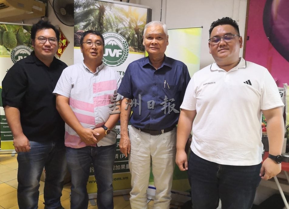 东：叶秋德，榴莲食家