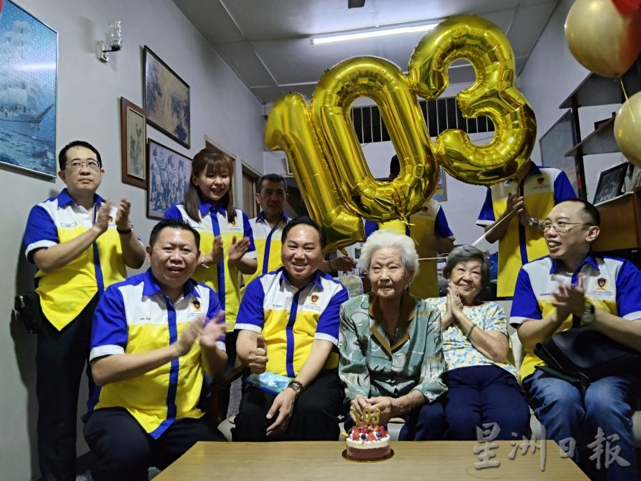 已签发(大北马)槟CCPSS 为103岁前女警庆生